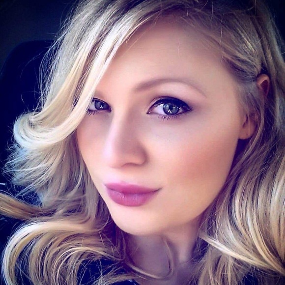 Meet Your Posher, Ashley! - Picture 1 of 8